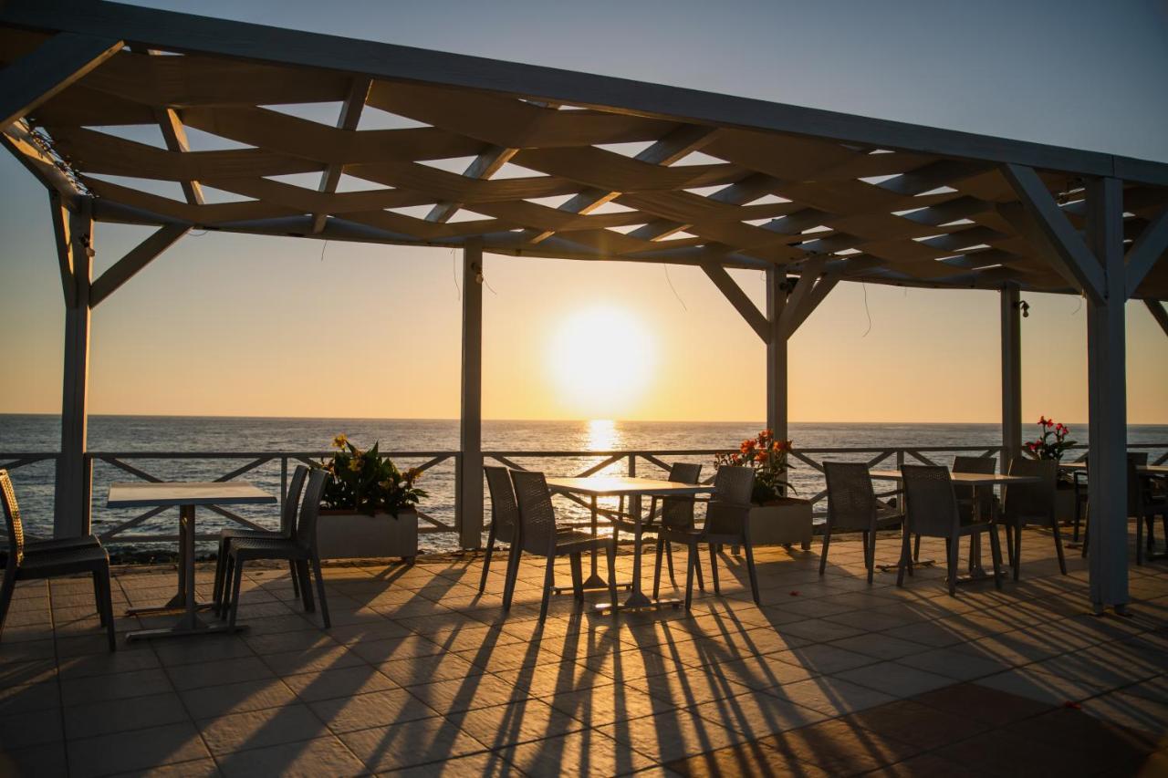 Mesogeios Hotel Marathopoli Exteriör bild